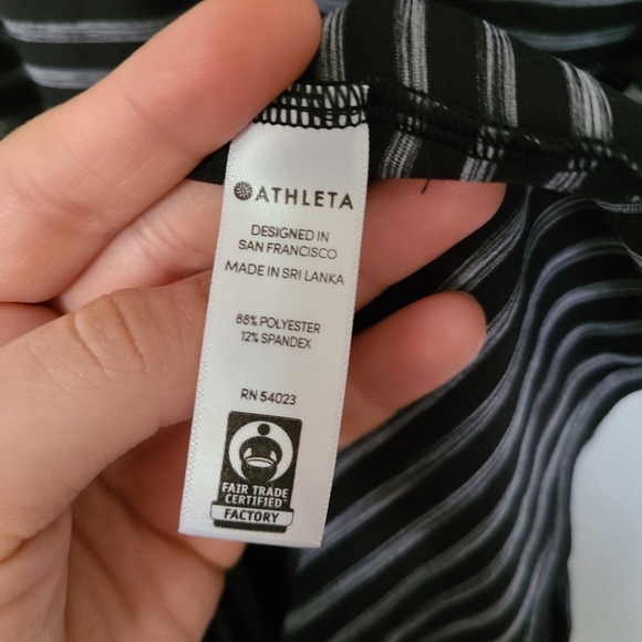 Athleta Cropped Striped Workout Tank Size XSmall - Picture 5 of 9